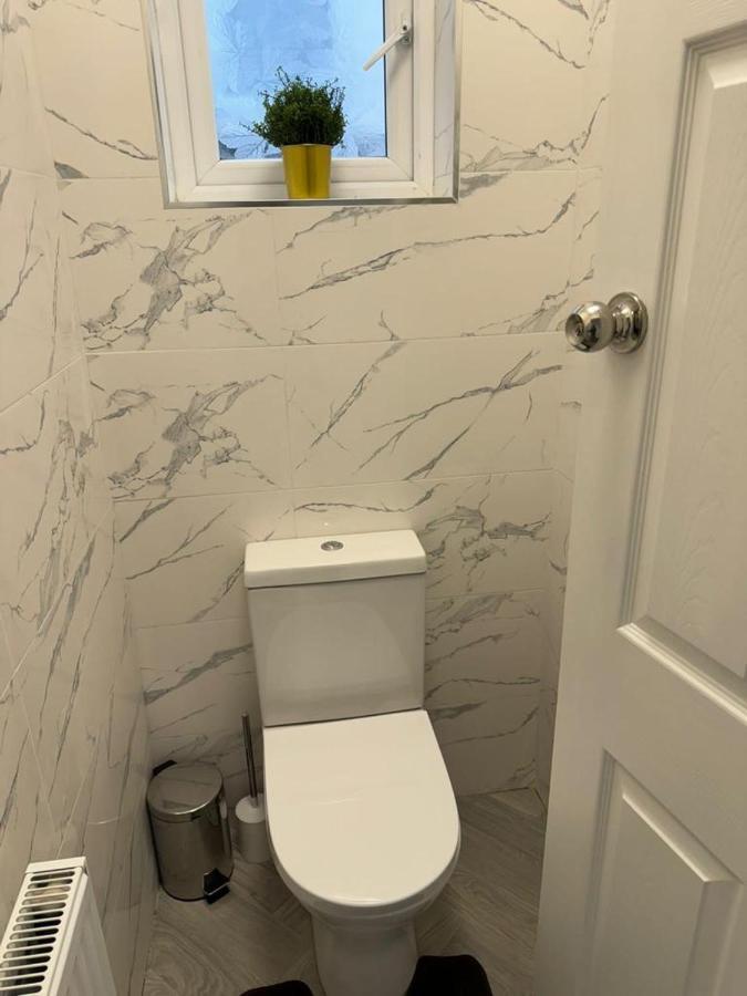 Smart Guest Rooms Fast Access To Central London Via Piccadilly Line New Southgate Exterior photo